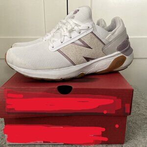 New Balance 1440 Women's Size 8 White with cream & Lavendar Lightly USED
